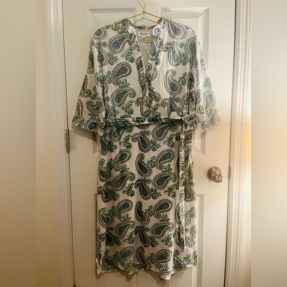 BEAU & RO Paisley Wrap with 3/4 sleeves. - Picture 2 of 16